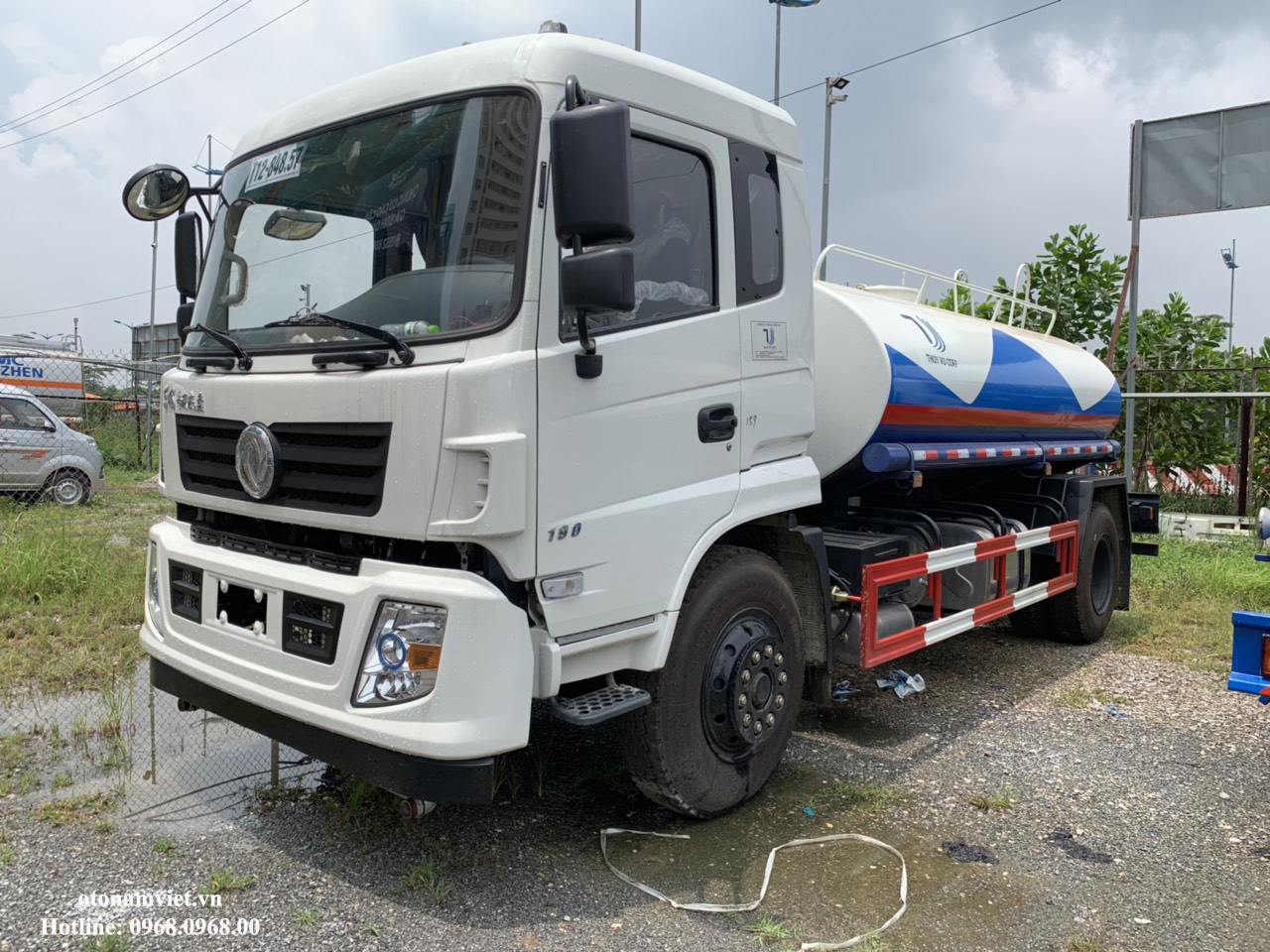 Xe tưới nước rữa đường dongfeng 9,2 khối